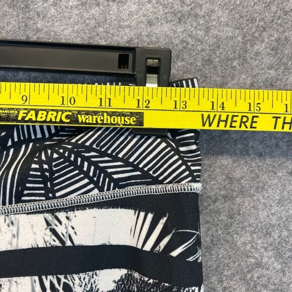 LULULEMON Leggings Size 6 Black White Striped Wunder Under Crop II Shady Palms - Picture 6 of 13